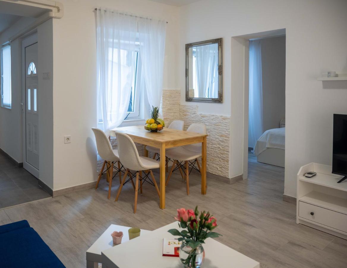 Apartment Montona Pula Exterior photo