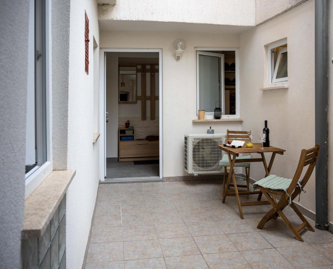 Apartment Montona Pula Exterior photo